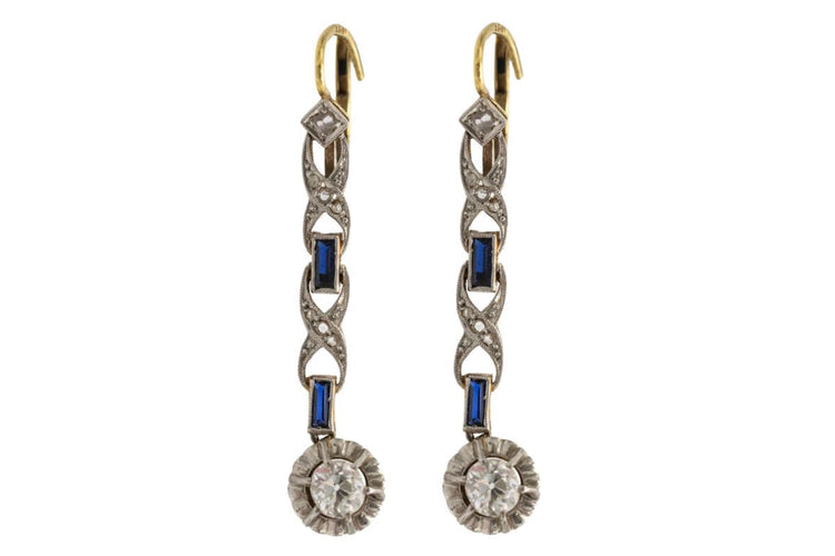 Boucles d'oreilles Boucles d'oreilles pendantes en or de style Art Déco avec diamants et saphirs. 58 Facettes 10507