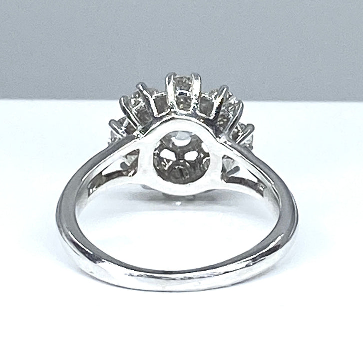 Daisy ring in witgoud bezet met 9 diamanten