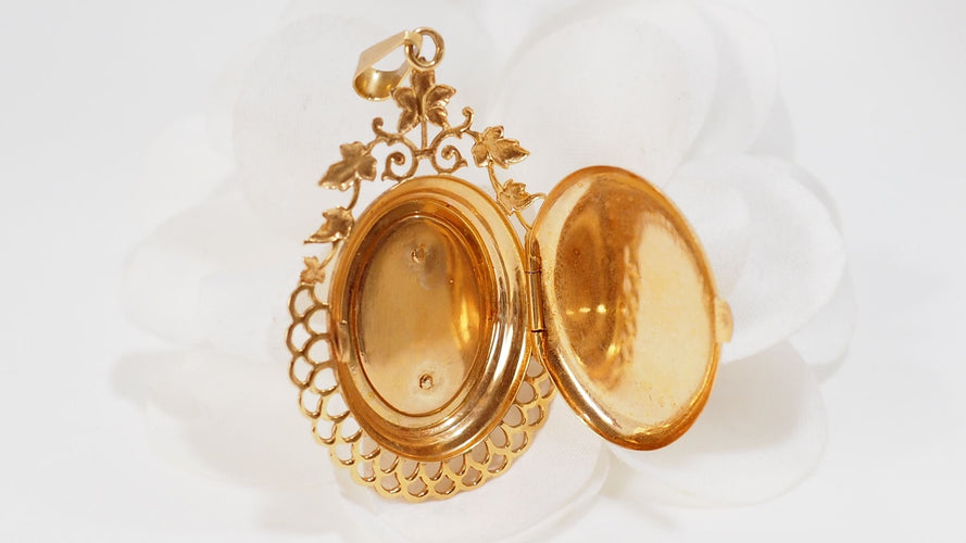 Pendentif Pendentif porte photo en or jaune et émeraude 58 Facettes 32604