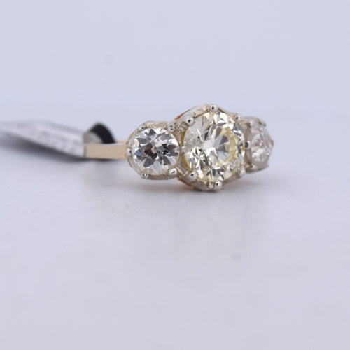 Bague 54 Bague ancienne en platine avec un diamant central de 1,20 ct et des diamants totalisant 1,00 ct 58 Facettes