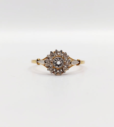 Bague 56.5 Bague marguerite antique en or 18k et diamants taille rose 58 Facettes A06397