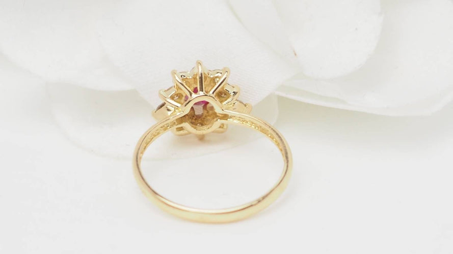 Bague 52.5 Bague marguerite en or jaune, rubis et diamants 58 Facettes 32669