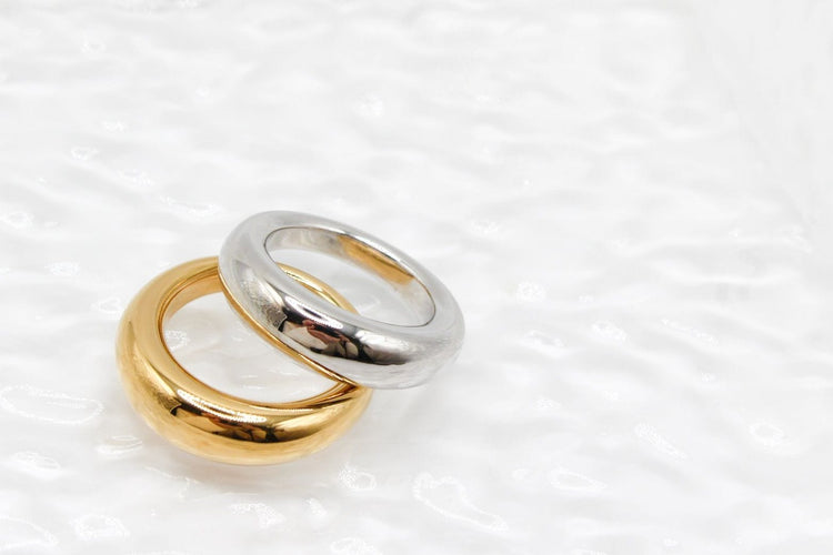 Bague CHAUMET - Anneau jonc or blanc 58 Facettes 250305