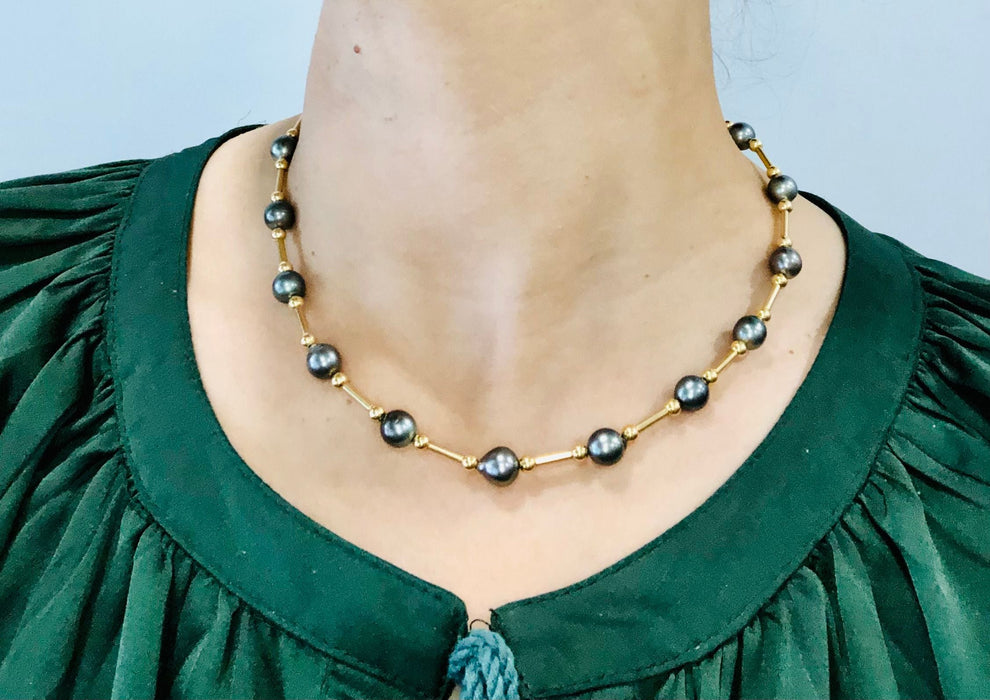 Tahitian pearl necklace Yellow gold