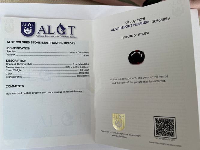 Boucles d'oreilles Boucles d'oreilles puces exquises en or blanc, serties d'un rubis rouge de 4,32 carats et de diamants 58 Facettes