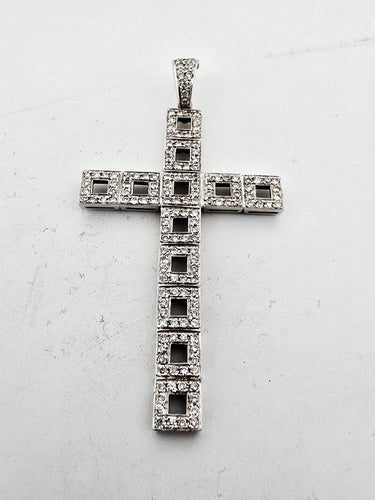 Pendentif Pendentif en forme de croix serti de diamants 58 Facettes