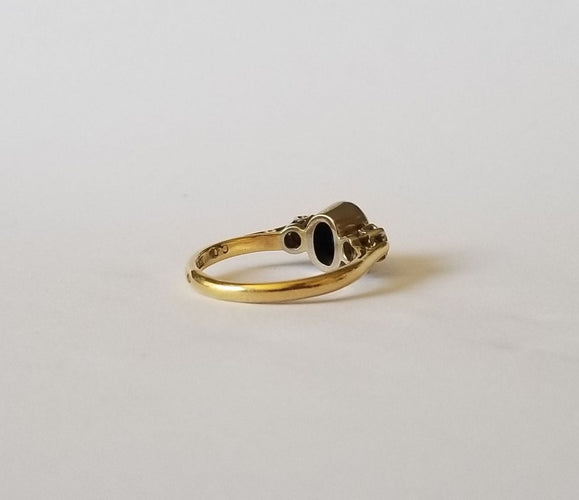 52 Bague or jaune saphir diamants 58 Facettes