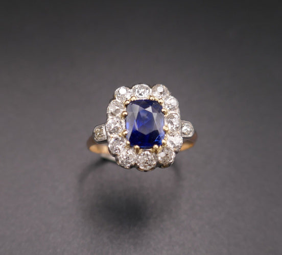 Bague 53 Bague ornée d'un saphir et diamants, or jaune et platine 58 Facettes C31-07