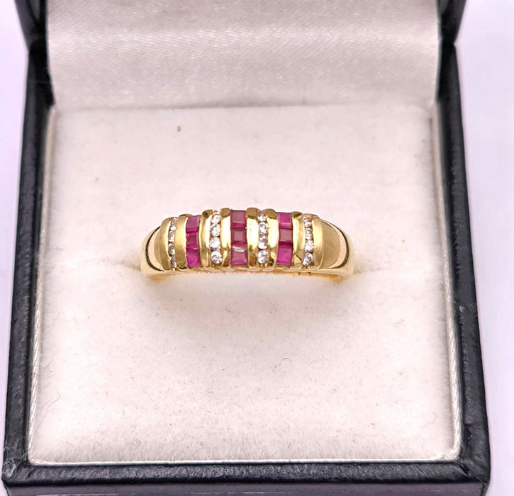 Bague 58.5 Bague jarretière or jaune ornée de rubis et diamants 58 Facettes