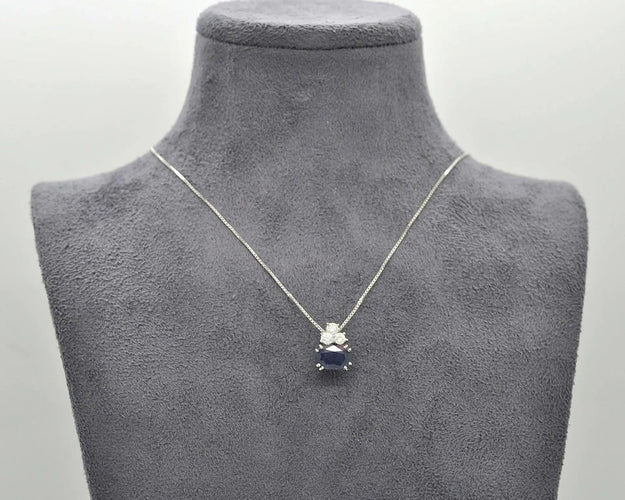 Collier Collier en or blanc avec saphir de 1,30 ct et diamants 58 Facettes 9622