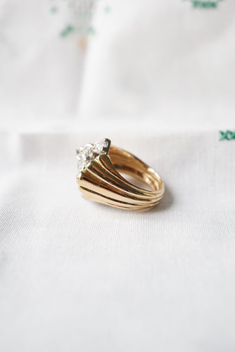 Bague 51.5 Bague fleur or jaune à godrons 58 Facettes SQ1786707