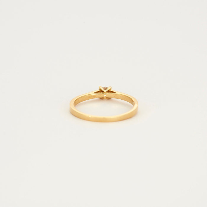 Yellow gold solitaire set with a diamond