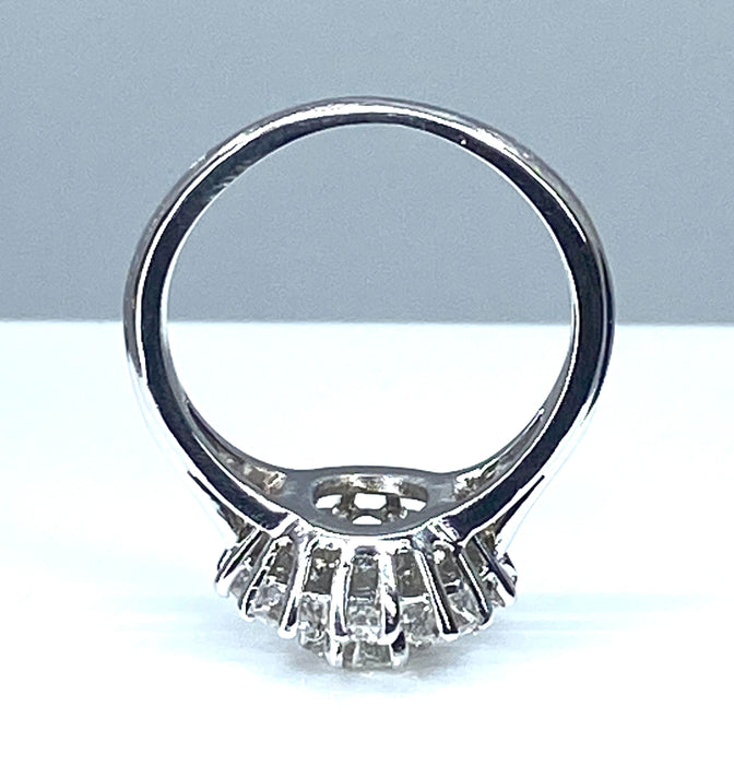 Ring Daisy in white gold set with 9 diamonds