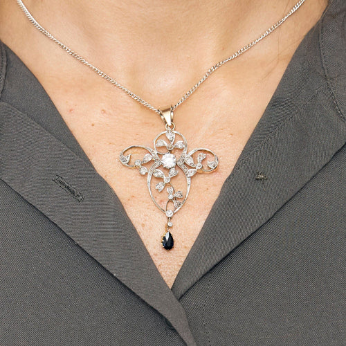 Pendentif Pendentif deux ors, saphir et diamants, travail napoléonien 58 Facettes LP1176