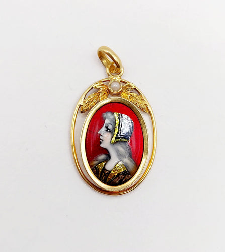 Pendentif Pendentif Art Nouveau Limoges or jaune, plaque émaillée et perle (circa 1900) 58 Facettes A06389