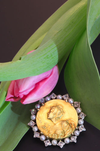 Broche Élégance vintage : un aperçu de la Belle Époque dans une broche 58 Facettes 21295-0015