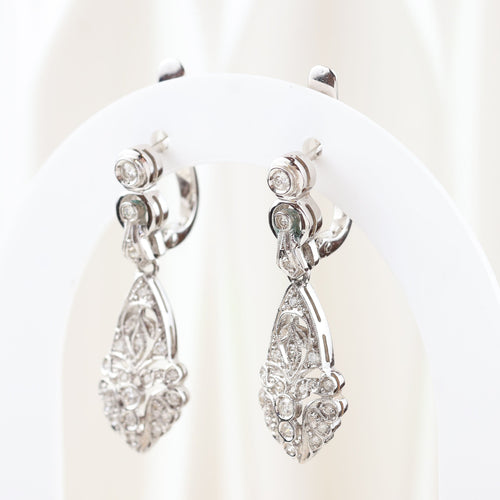 Boucles d'oreilles Boucles d'oreilles vintage ajourées en or blanc 18 carats serties de diamants 58 Facettes 135023B