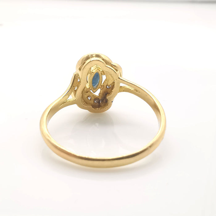 gold ring set with sapphire and diamonds