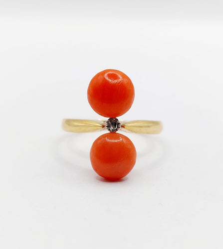 Bague 53.5 Bague marquise Art Déco or jaune, cabochons de corail et diamant taille rose 58 Facettes A06350