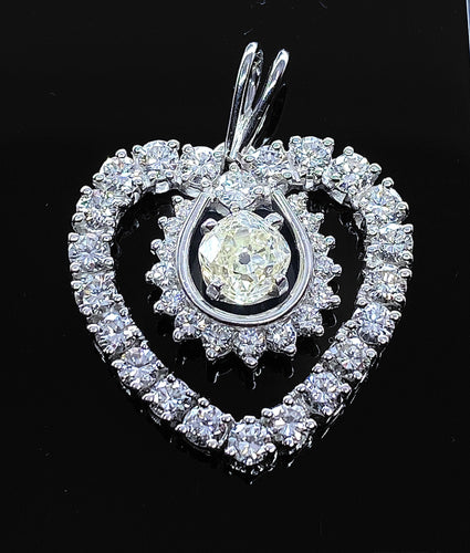Pendentif Pendentif coeur en or blanc 18 carats et diamants 58 Facettes AB438