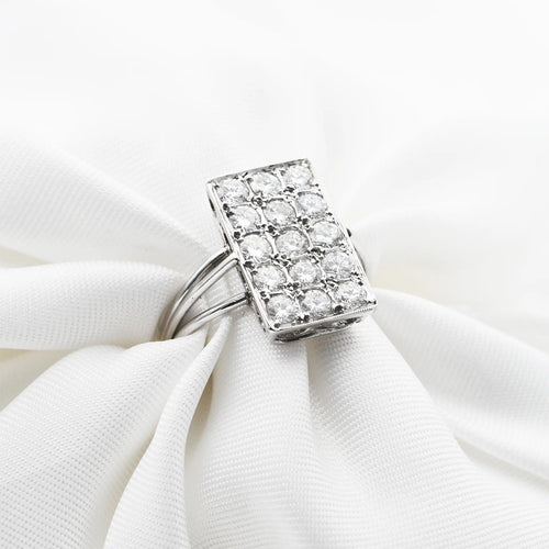 Bague Bague rectangulaire en or blanc sertie de diamants (0,80 carat) 58 Facettes 17302