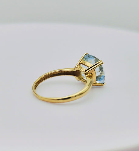 Bague 50 Bague en or avec topaze bleu clair 58 Facettes