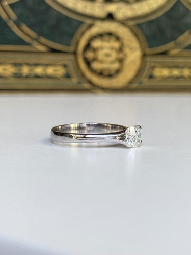 Bague 54.5 Bague solitaire en or blanc et diamant 58 Facettes