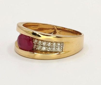 Bague 55 Bague bandeau or jaune ornée d'un rubis et de diamants 58 Facettes