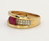 Bague 55 Bague bandeau or jaune ornée d'un rubis et de diamants 58 Facettes