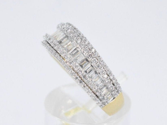 Bague 54 Bague en or avec cinq rangées de diamants 58 Facettes 2085