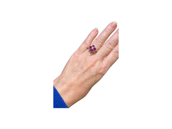 Bague Bague en or blanc 4  rubis taillés en coeur  et pavage de diamants 58 Facettes 7825 A