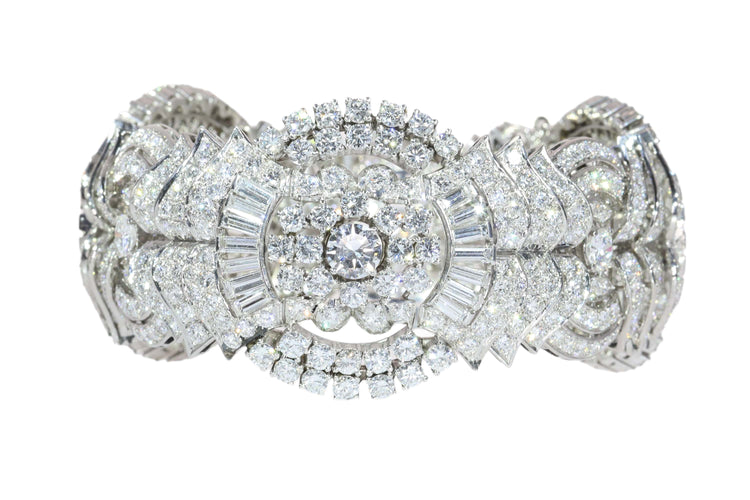 Bracelet Bracelet architectural des années cinquante, serti de diamants et au design sculptural audacieux 58 Facettes 25325-0281