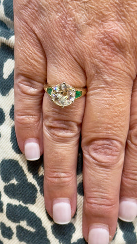 Bague 52 Solitaire ancien or jaune et platine, diamant et émeraudes 58 Facettes