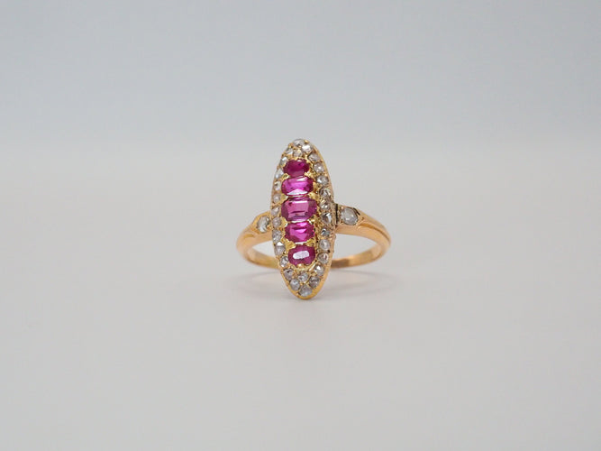 Bague 52 Bague Marquise or jaune, diamants, rubis 58 Facettes 4574