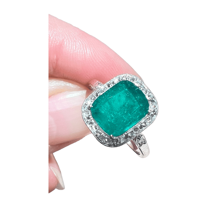 Ring Art Deco Emerald 1.60 ct diamonds