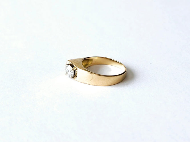 Bague 49 Bague moderniste or jaune et Diamant 58 Facettes