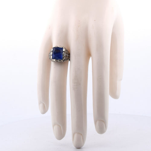 Bague 55 Bague ancienne en platine ornée de saphirs et de diamants 58 Facettes