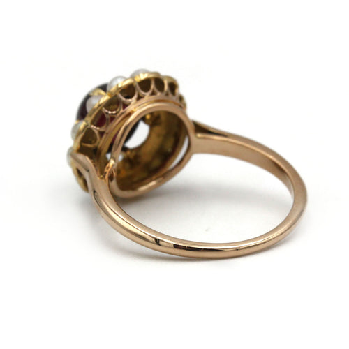 Прстен - жуто злато, гранат и бисери