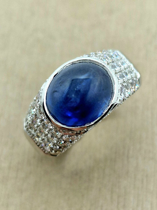 Saphir-Cabochon-Ring im Trombino-Stil, Weißgold und Diamanten