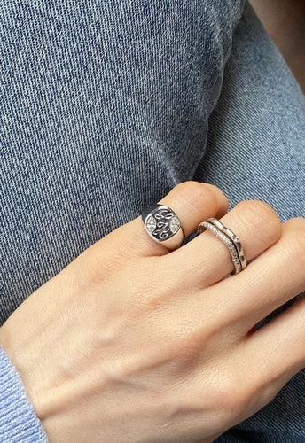 Bague 47 Bague chevalière en or blanc 18k et diamants 58 Facettes