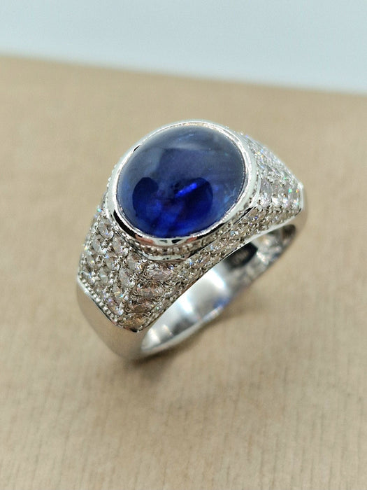 Saphir-Cabochon-Ring im Trombino-Stil, Weißgold und Diamanten