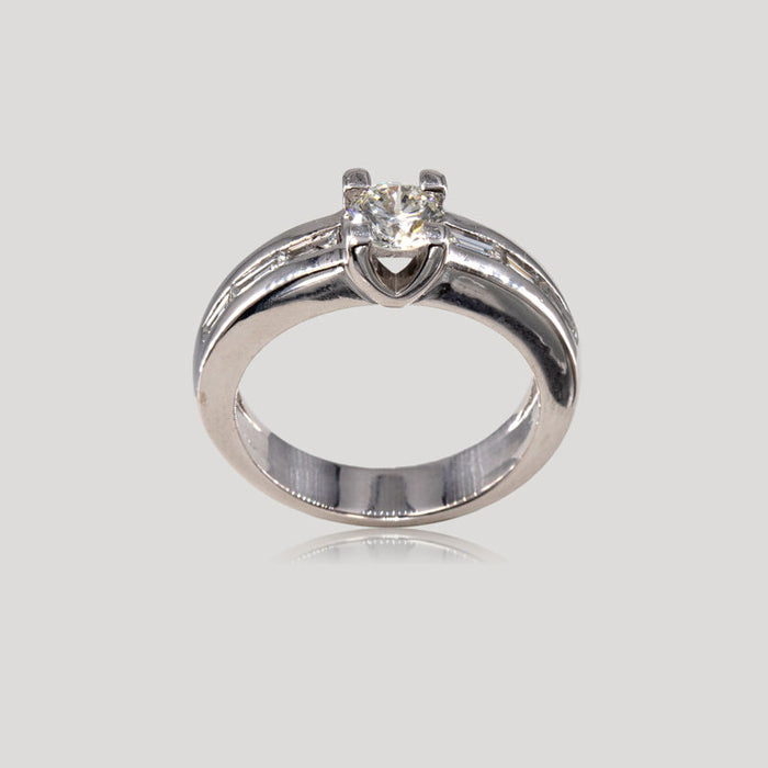 Witgouden ring met baguette diamanten en ronde diamant