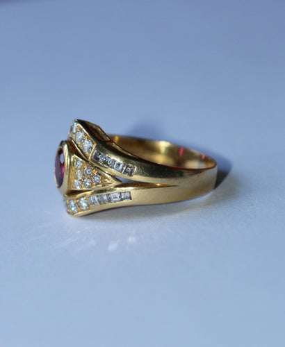 黄金红宝石钻石戒指