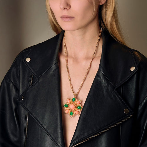 Pendentif VAN CLEEF AND ARPELS - Delphes - Broche pendentif or jaune, corail et chrysoprase 58 Facettes LBV2