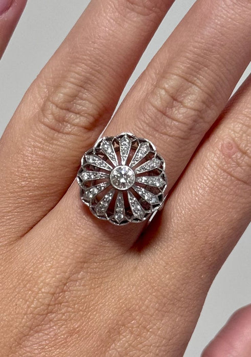 Bague 53.5 Art Déco style bombe ring platinum with diamonds. 58 Facettes