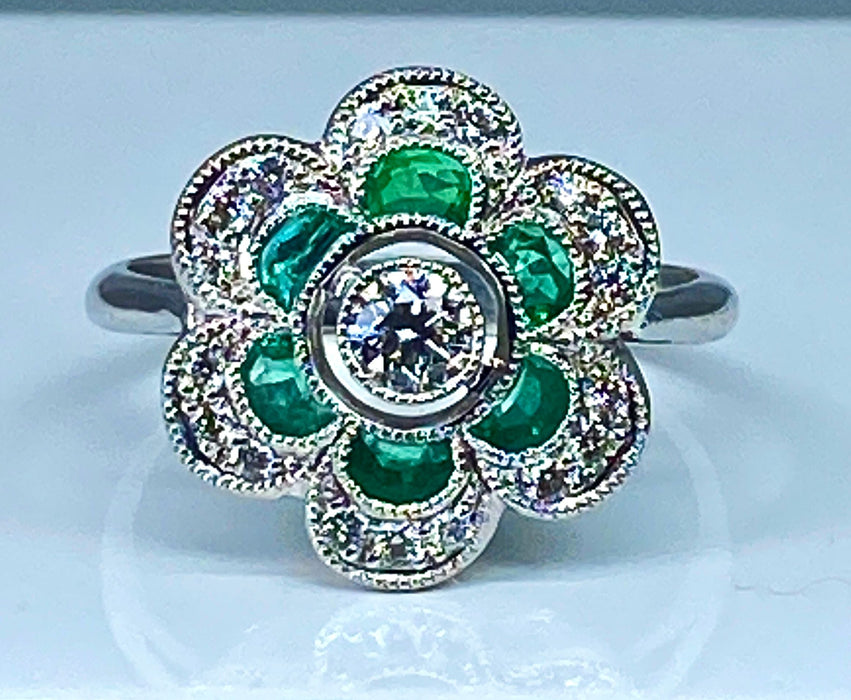 White gold, emerald and diamond ring