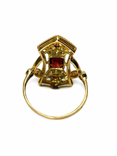 Antique yellow gold ring with garnets and diamonds 