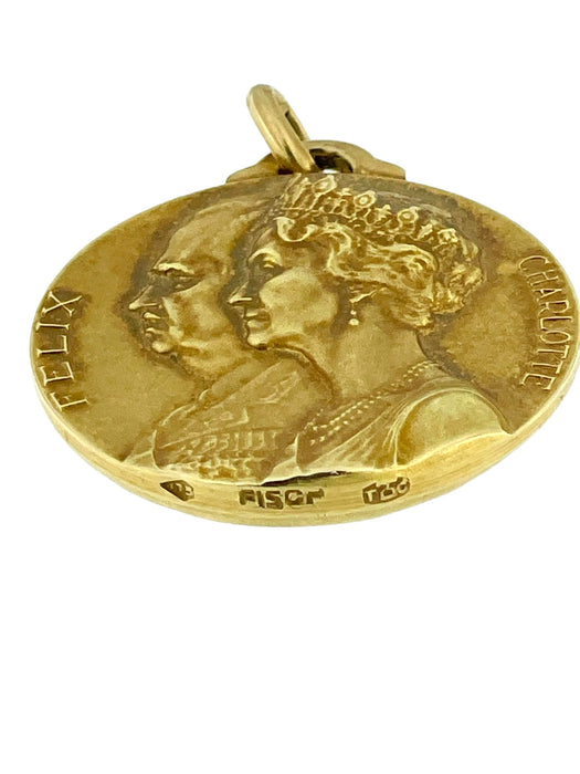 Yellow gold medal pendant by René Cliquet Grand Dukes and Grand Duchesses of Luxembourg