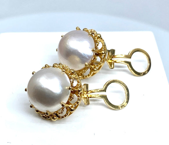 Bague 52 Bague et boucles d’oreilles en or jaune 18 carats et perles mabé. 58 Facettes AB309