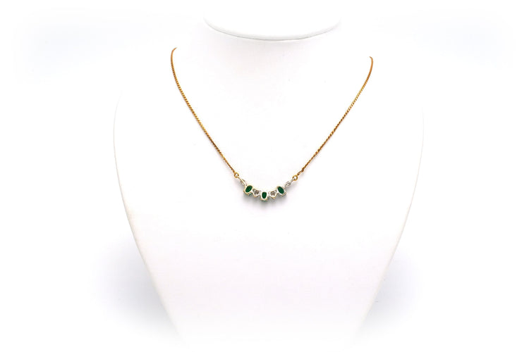 Collier Collier en or jaune serti d'émeraude et de diamants 58 Facettes 13824